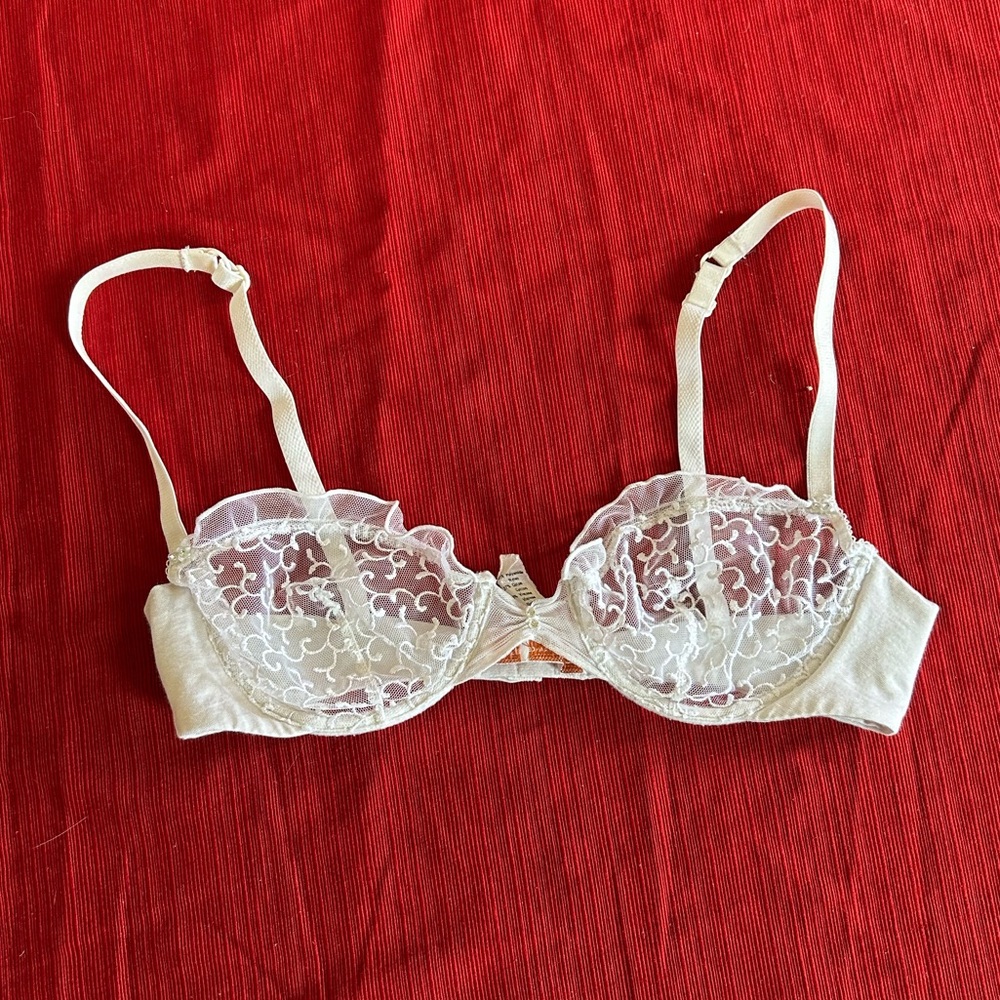 Pierre balmain dainty white lace french Lingere sheer underwire bra 32B